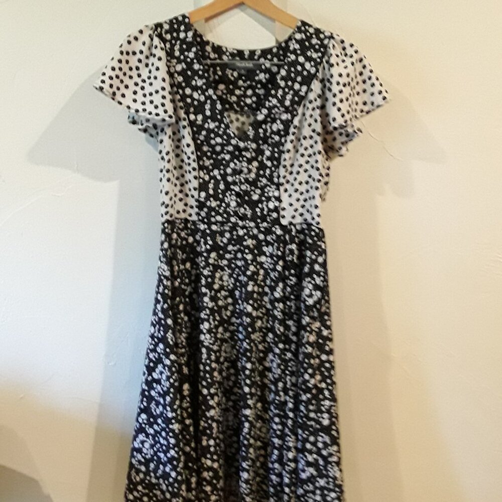Mod Cloth Flutter Sleeved Ditsy Floral A-Line Dress Size 8